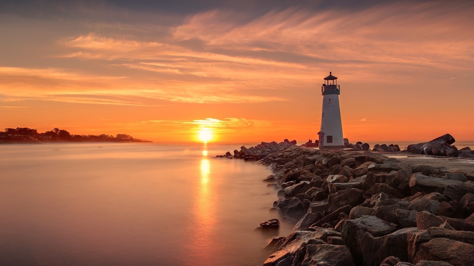 Sunrise at Walton Lighthouse 