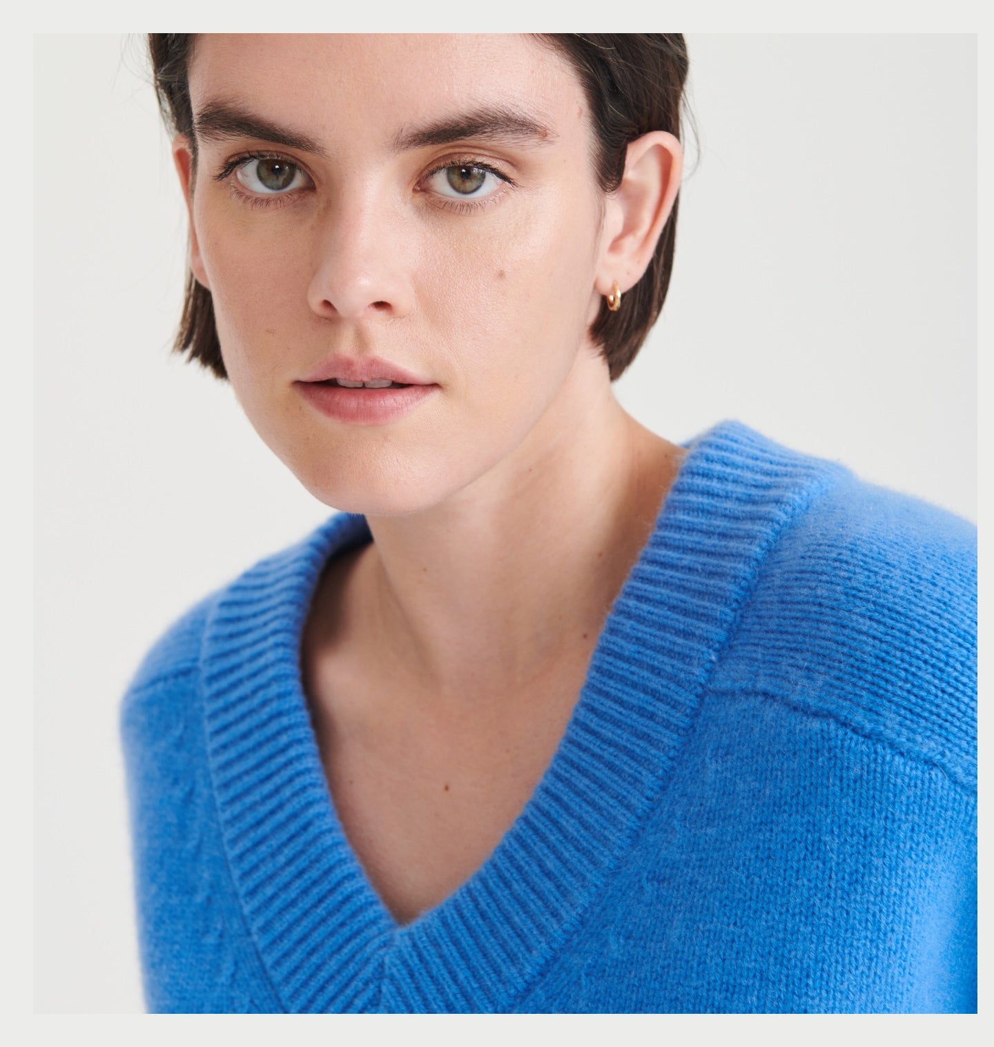 Model wearing the Super Luxe Cashmere V-neck Sweater