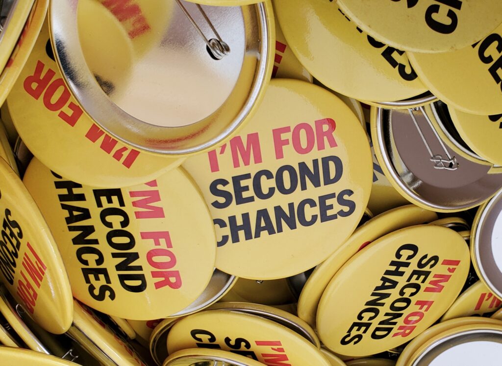 a pile of buttons in which each reads: "I'm for second chances"