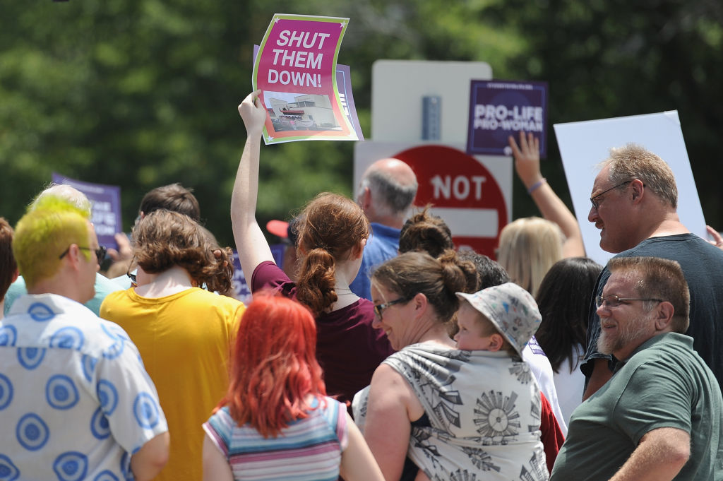 anti-abortion protesters