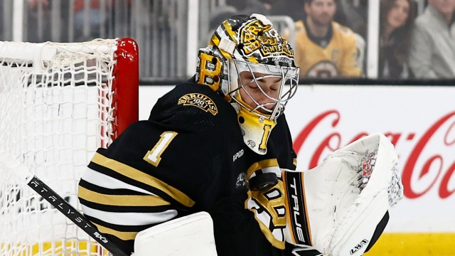 Boston Bruins goaltender Jeremy Swayman