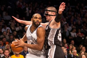 Alan Anderson drives to the basket for the Nets.