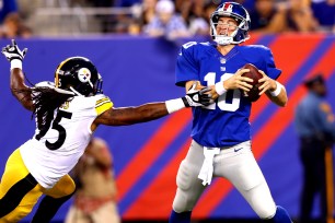 Eli Manning tries to escape pressure from Steelers.