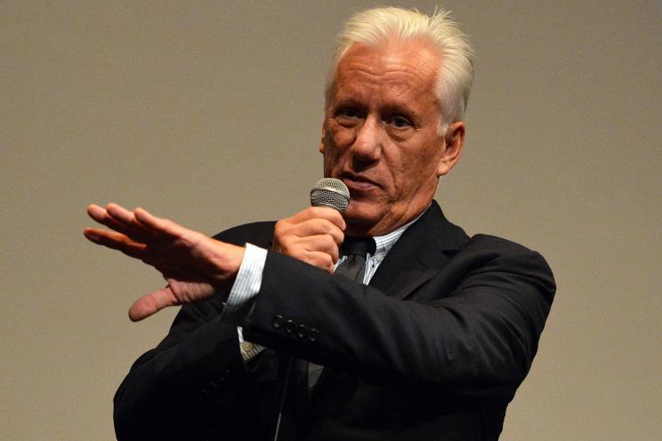 Actor James Woods called out Rev. Al Sharpton, Mayor de Blasio and President Obama on Twitter for their perceived stance against police officers in recent months.