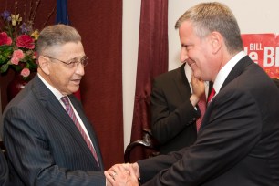 Bill de Blasio shaking hands with Sheldon Silver