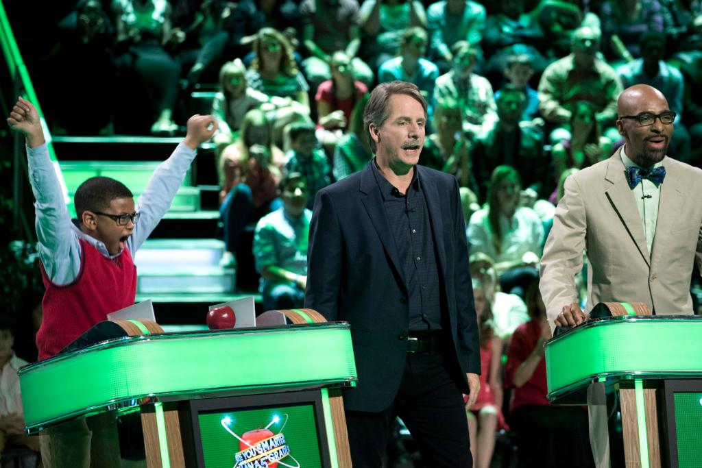 Jeff Foxworthy (center) hosts “Are You Smarter Than a 5th Grader?,” which pits kids against adults.