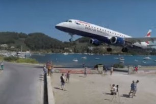 Low landing airplane