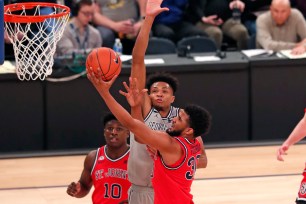 LJ Figueroa goes up for a shot during the first half of St. John's 75-62 win over Georgetown.