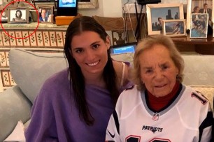 Mariah Kennedy Cuomo and Ethel Kennedy, with a framed photo of Che Guevera in the background.