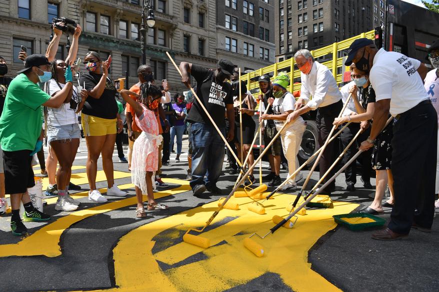 Black Lives Matter mural Brooklyn de Blasio