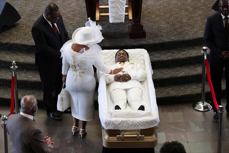 Tomika Miller viewing her husband in the coffin.