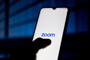 Zoom logo.
