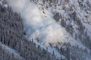 2 skiers trigger Utah avalanche, 1 still missing