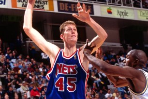 Shawn Bradley playing for the Nets on Nov. 28, 1996