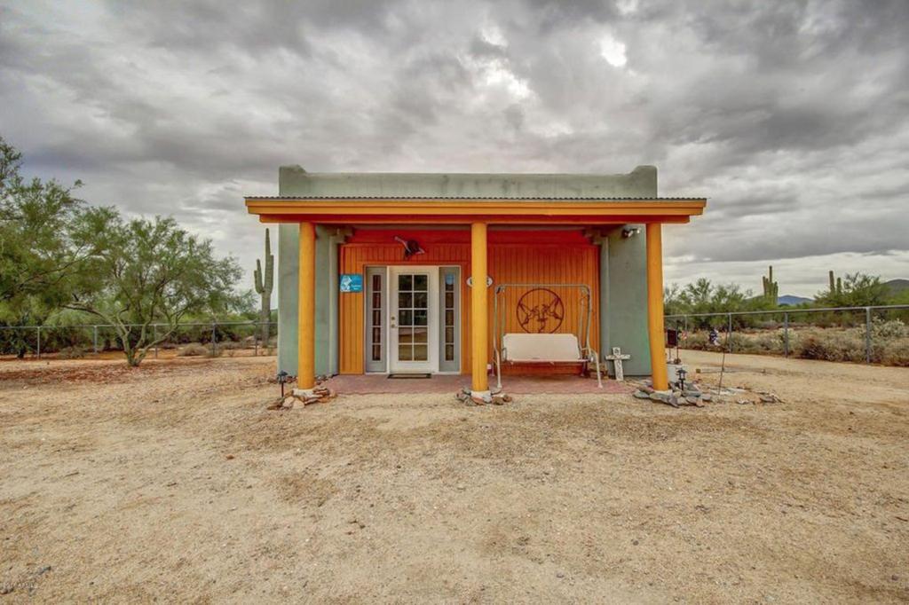 The estate has a one-bedroom guest house.