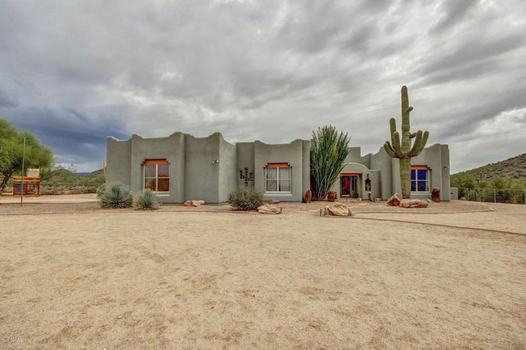 DMX bought this home with Tashera about 45 minutes outside Phoenix for $575,000 in 2003.