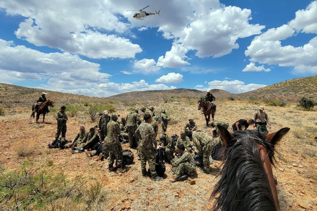 The Douglas Station’s #Horse Patrol Unit arrested a group of 32 migrants after illegally crossing the border near the Arizona-New Mexico state line. 