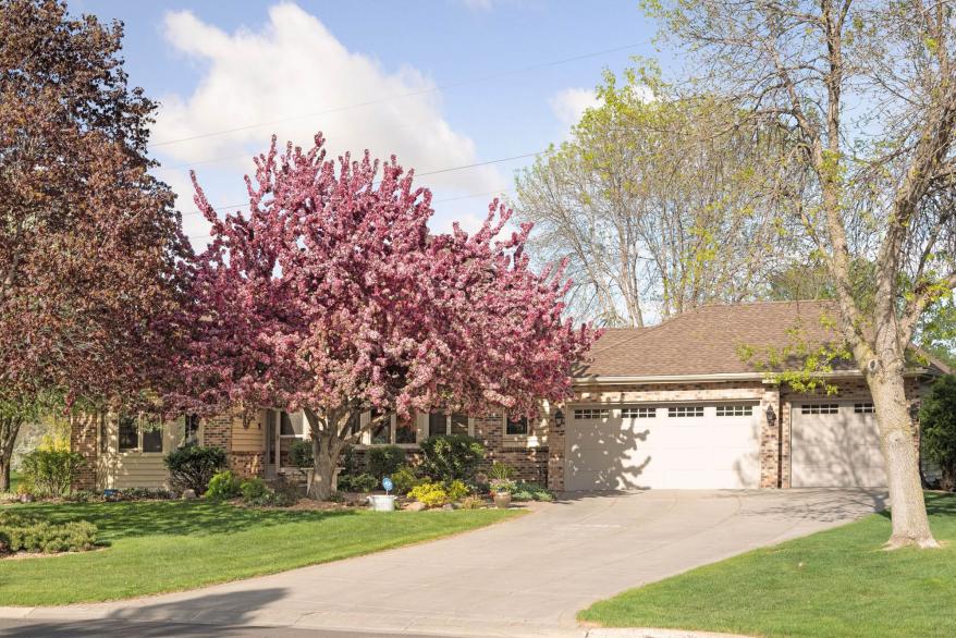 MLB Hall of Famer Kirby Puckett's Minnesota home is about to hit the market for $485,000 with Puckett memorabilia included.