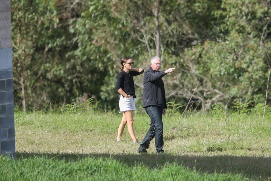 Natalie Portman walks through ankle-high grass outside Sydney with a famed Australian architect.