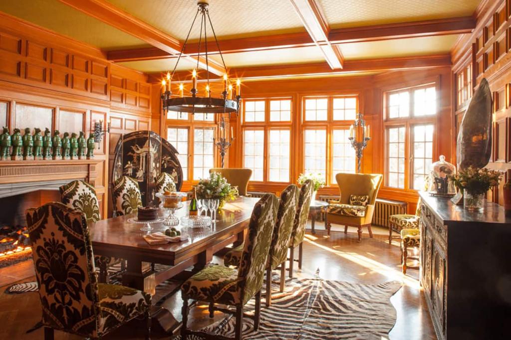 The dining room — where several emotionally-charged housewife confrontations were filmed — boasts a green hand-painted ceiling, matching green-and-white brushed velvet Venetian chairs, a large turtle shell hung on the wall and a custom-made wood Italian table.