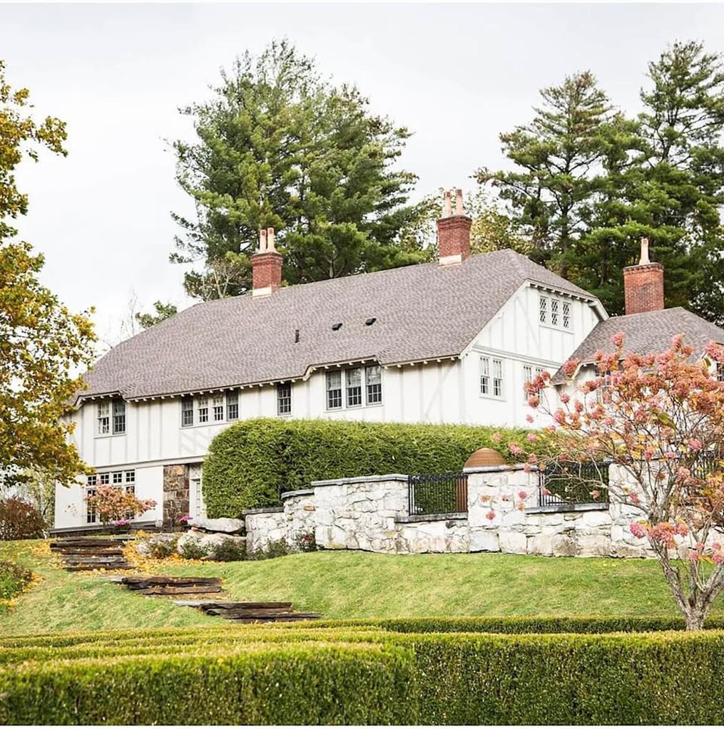 Dorinda Medley shared the 1902 hilltop estate with her late husband, Richard Medley, who died in 2011.