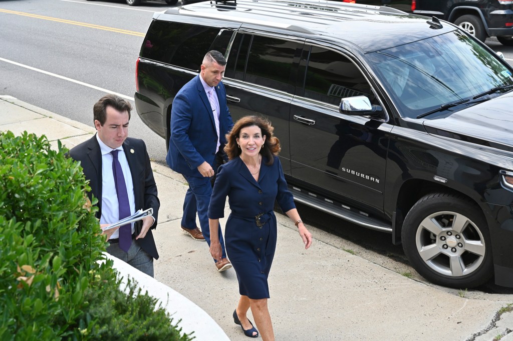 Lieutenant Governor Kathy Hochul tours the offices of Spectrum Designs in Port Washington with Patrick Bardsley, Spectrum’s Co-founder and CEO, on Wednesday July 28, 2021. 