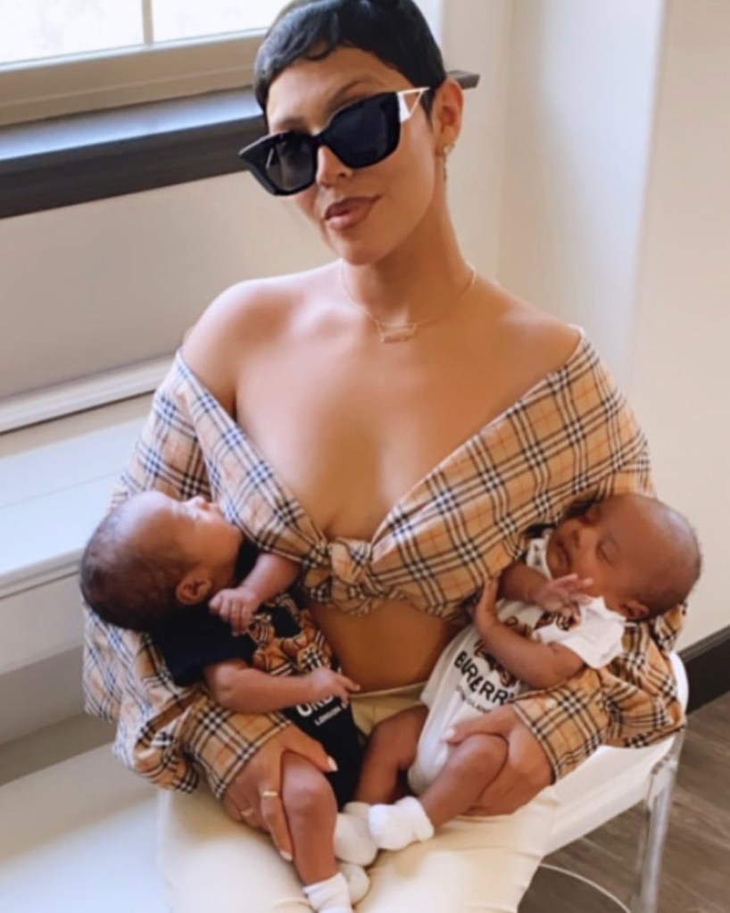 De La Rosa with her and Cannon's twin boys.