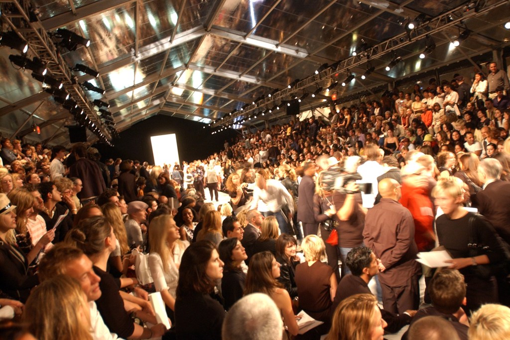 A huge crowd packed into a 2003 fashion show.
