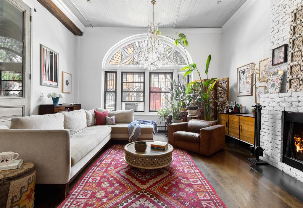 The expansive living area with 12-feet high ceilings and an arched window.