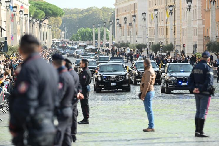 Police officers stand bby as the motorcade of US President Joe Biden arrives across the Via della Conciliazione in Rome leading to the Vatican on October 29, 2021.