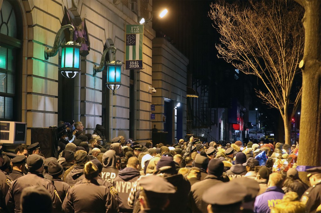 A sea of NYPD officers and other mourners attend the vigil outside of the 32nd precinct in Harlem on Jan. 26, 2022.