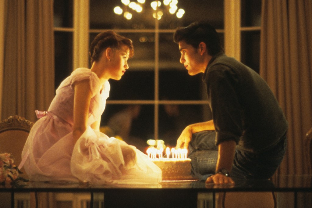 SIXTEEN CANDLES, Molly Ringwald, Michael Schoeffling, 1984. (c)Universal Pictures/ Courtesy: Everett