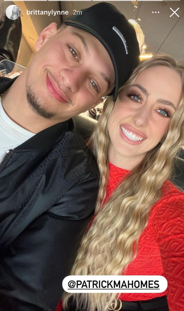 Patrick Mahomes and Brittany Matthews cozy up during NHL All-Star game