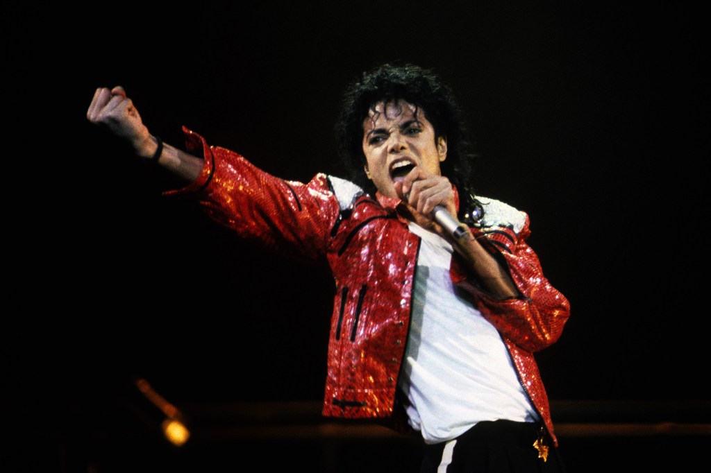 VARIOUS, VARIOUS - JUNE 25:  Michael Jackson performs in concert circa 1986.  (Photo by Kevin Mazur/WireImage)