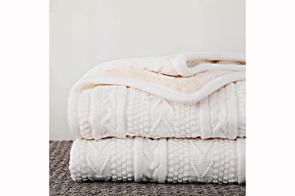 Longhui Bedding Sherpa-Lined Cable Knit Throw Blanket