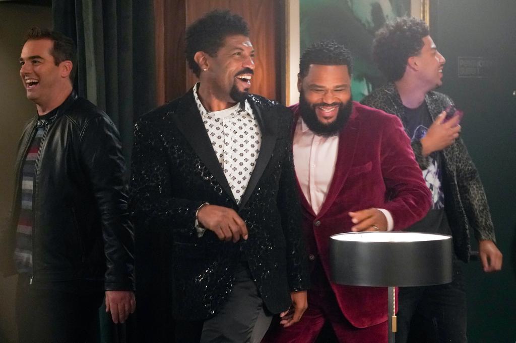 Jeff Meacham, Deon Cole, Anthony Anderson and Marcus Scribner in "Black-ish"