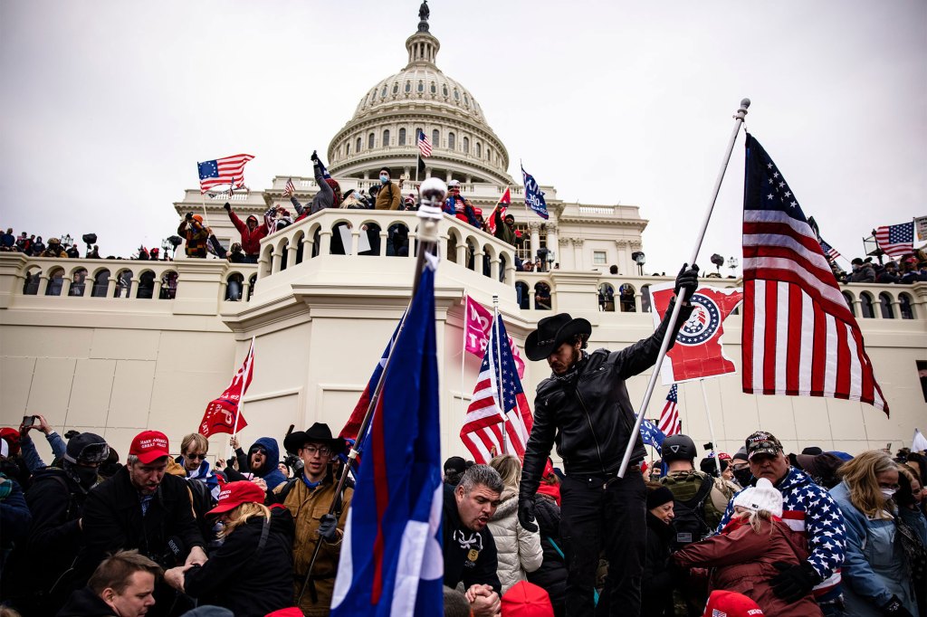 WASHINGTON, DC - JANUARY 06: Pro-Trump supporters storm the U.S. Capitol following a rally with President Donald Trump on January 6, 2021 in Washington, DC. Trump supporters gathered in the nation's capital today to protest the ratification of President-elect Joe Biden's Electoral College victory over President Trump in the 2020 election. (Photo by Samuel Corum/Getty Images)