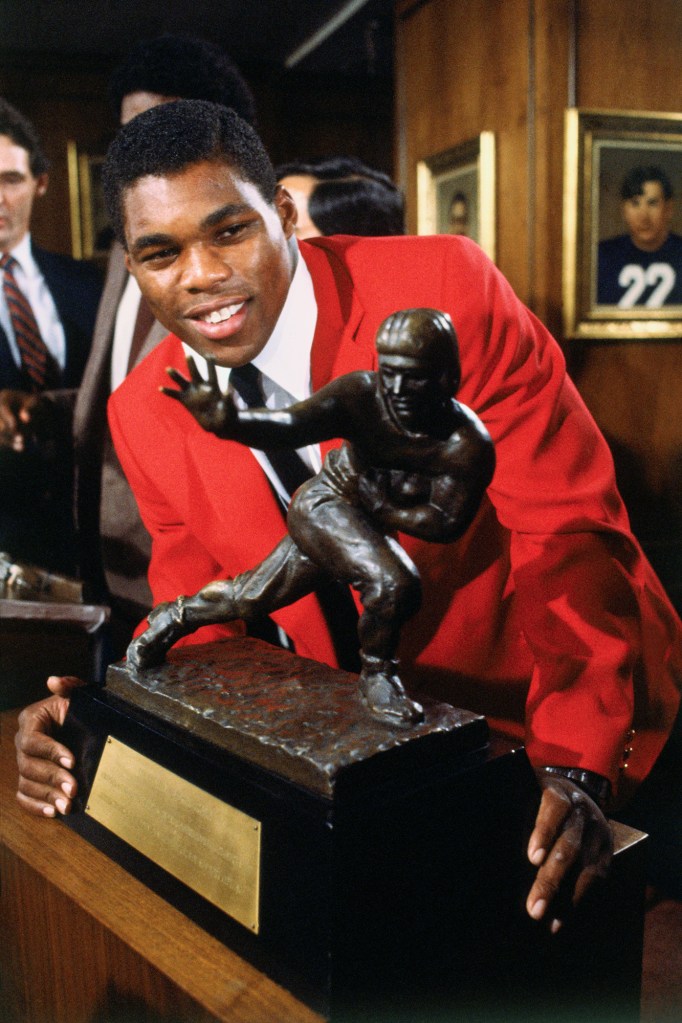 Herschel Walker wins the 1982 Heisman Trophy as a junior running back at the University of Georgia.