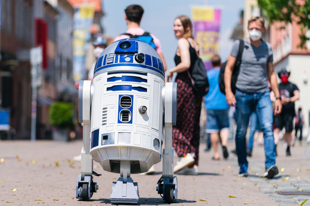 David Emerson Proudfoot admitted he swiped the R2-D2 replica model in an attempt to become a security guard at Disney World.