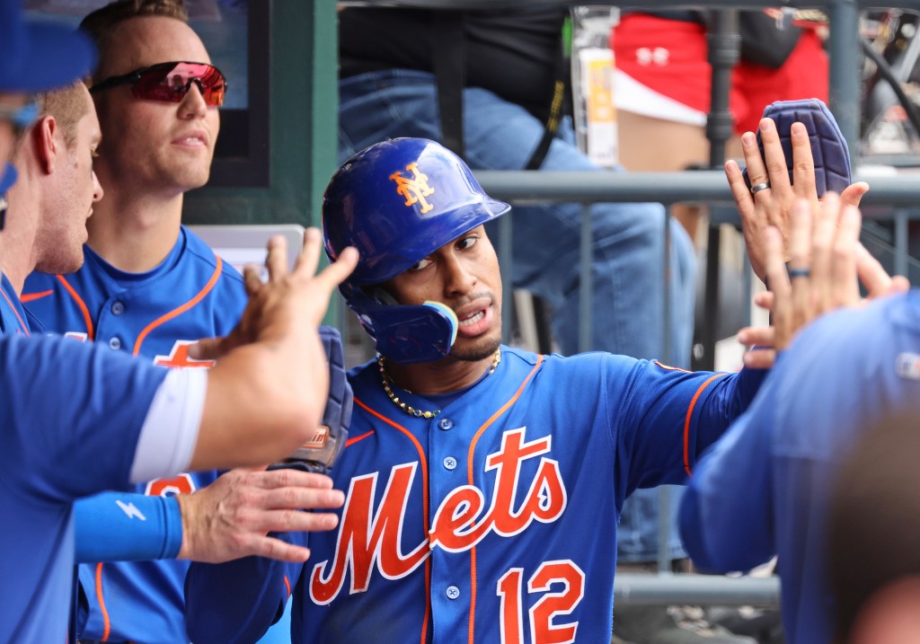 Francisco Lindor celebrates after scoring on Daniel Vogelbach's RBI single in the second inning of the Mets' 10-2 win over the Reds.