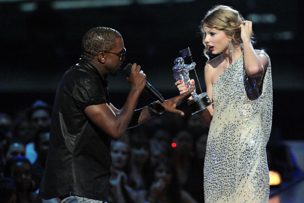Kanye West and Taylor Swift at the 2009 Video Music Awards.