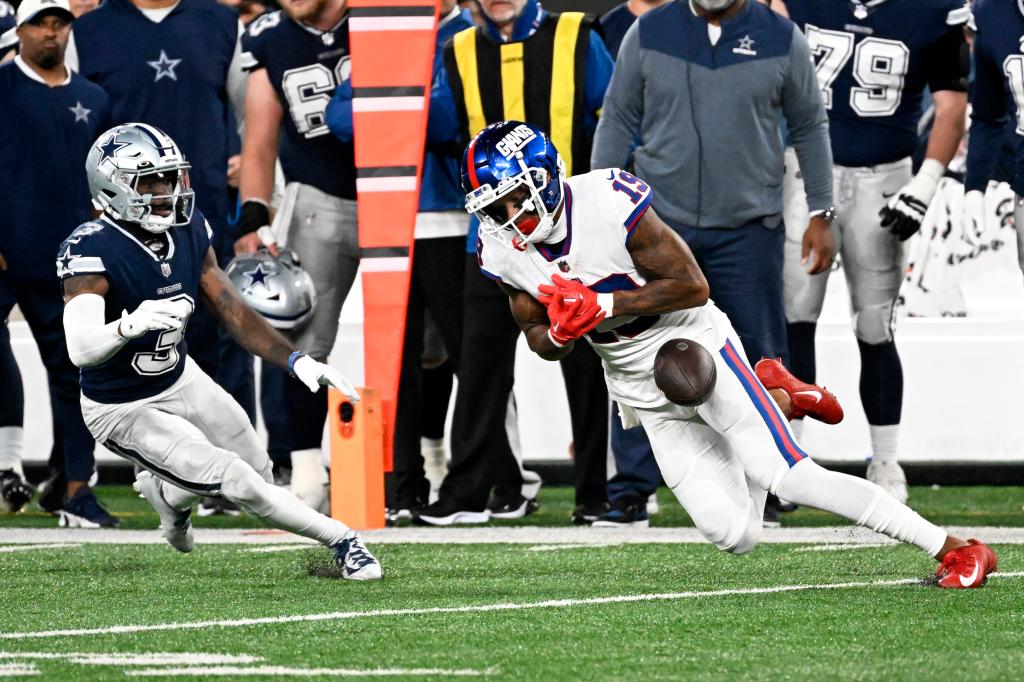 Kenny Golladay drops a pass during the Giants' loss to the Cowboys.