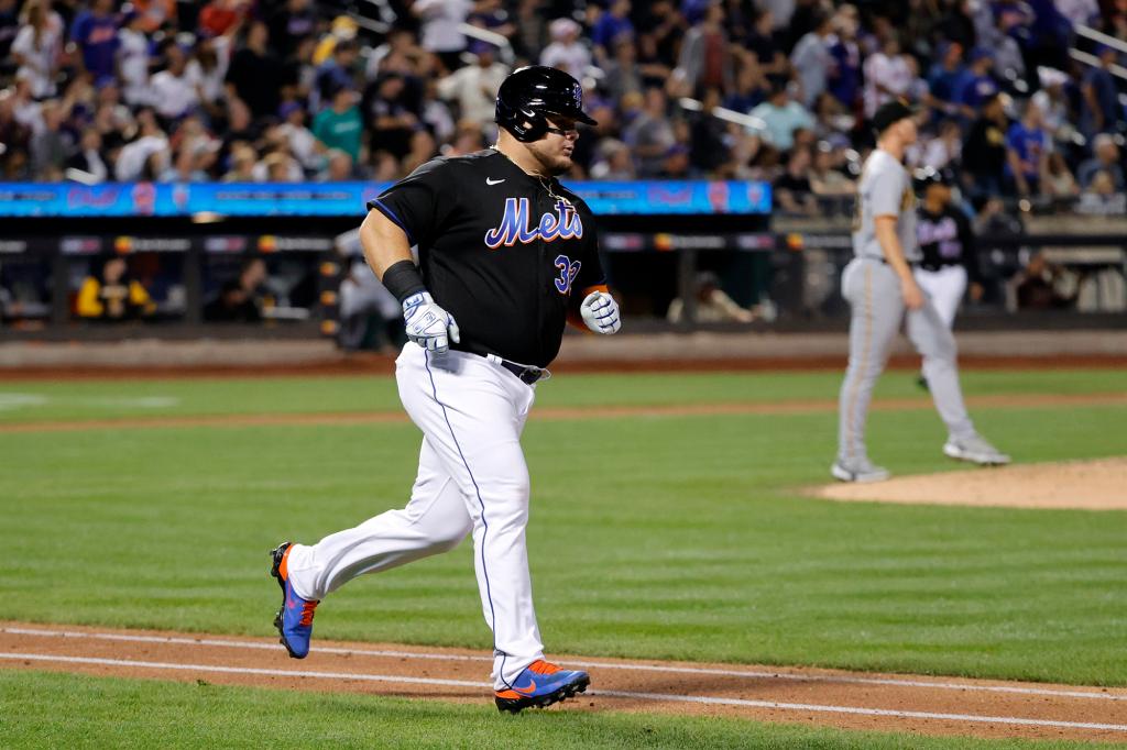 Daniel Vogelbach rounds the bases after connecting on a solo home run against the Pirates Friday at Citi Field.