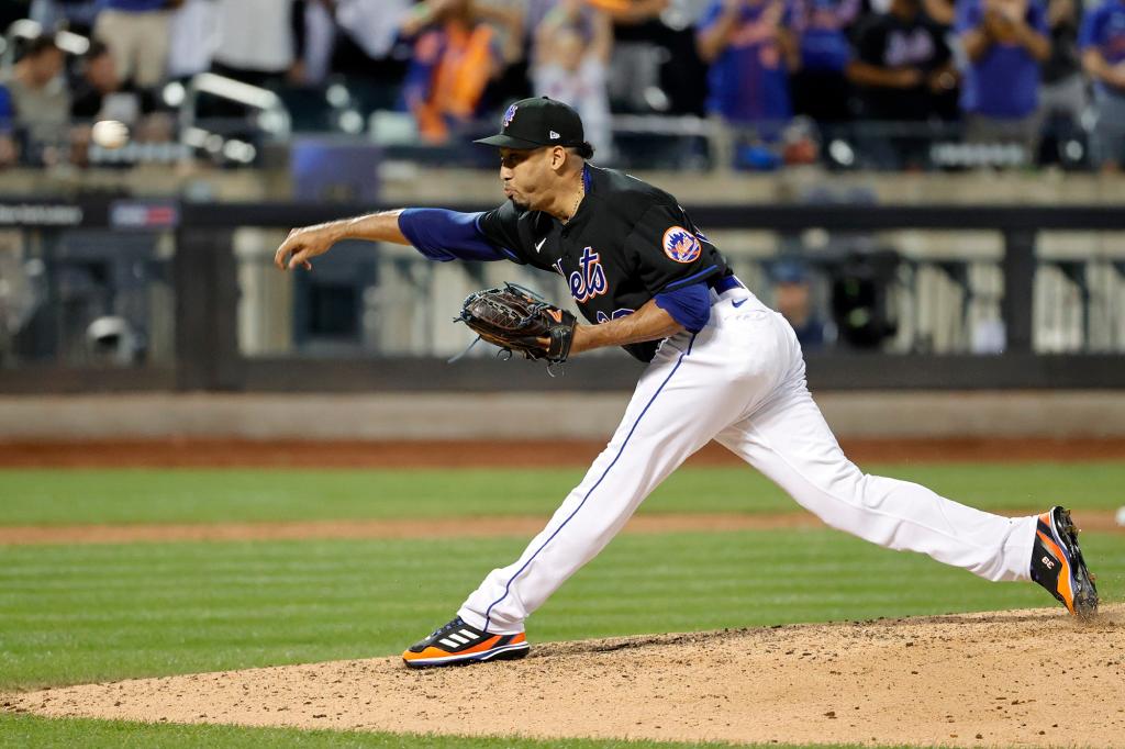 Edwin Diaz went 1 2/3 innings to get the save for the Mets Friday night against the Pirates.