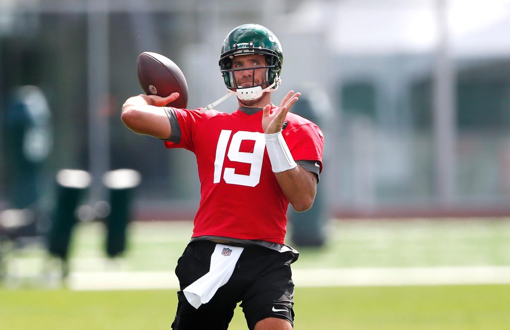 Joe Flacco throws at Jets practice.