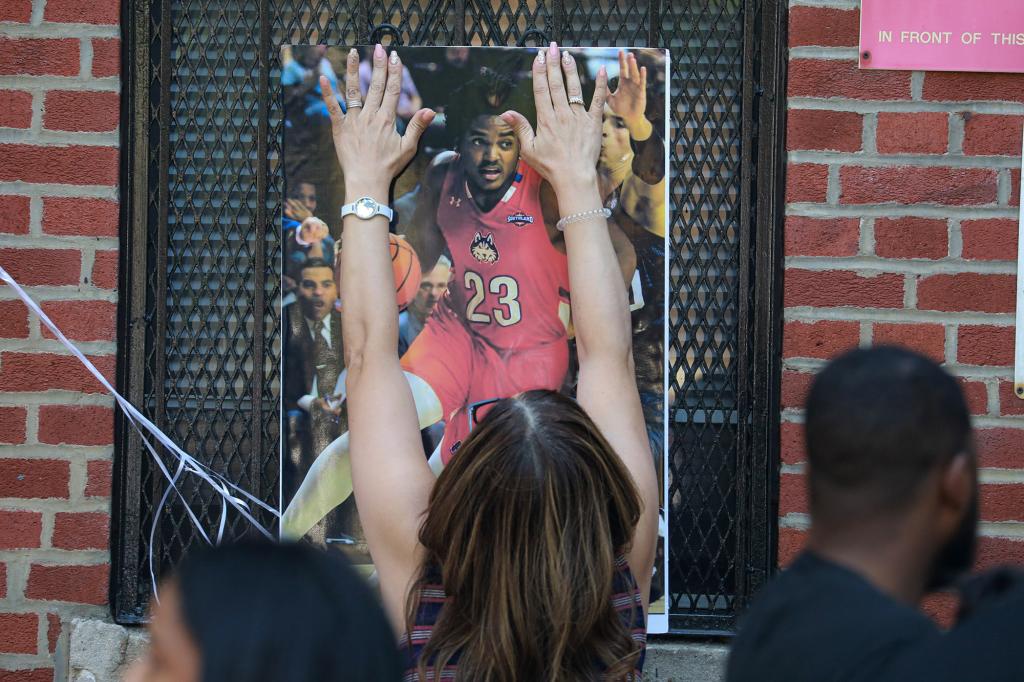 Eight other people were injured at the Harlem shooting where Lee died.