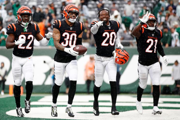 essie Bates III #30 of the Cincinnati Bengals celebrates after making an interception against the New York Jets during the fourth quarter with Chidobe Awuzie #22, Eli Apple #20, and Mike Hilton #21 at MetLife Stadium on September 25, 2022 in East Rutherford, New Jersey.