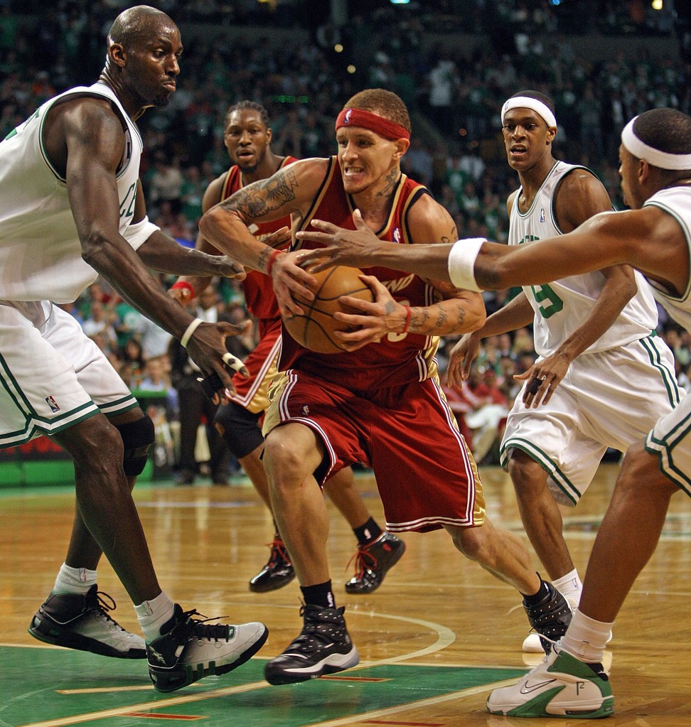 Delonte West playing for Cavaliers in 2008