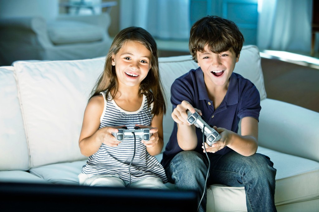 kids playing video games