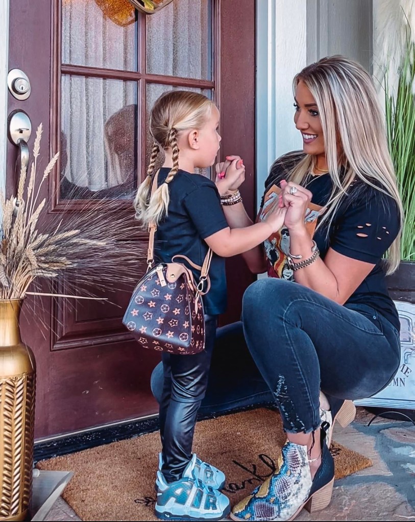 Lunden Roberts posed with her daughter Navy in a Facebook photo from 2021.